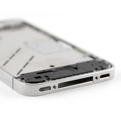 a substituição média do quadro do iPhone 4S com o mudo da chave do volume e o poder abotoam-se