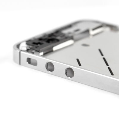 a substituição média do quadro do iPhone 4S com o mudo da chave do volume e o poder abotoam-se