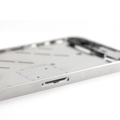 a substituição média do quadro do iPhone 4S com o mudo da chave do volume e o poder abotoam-se